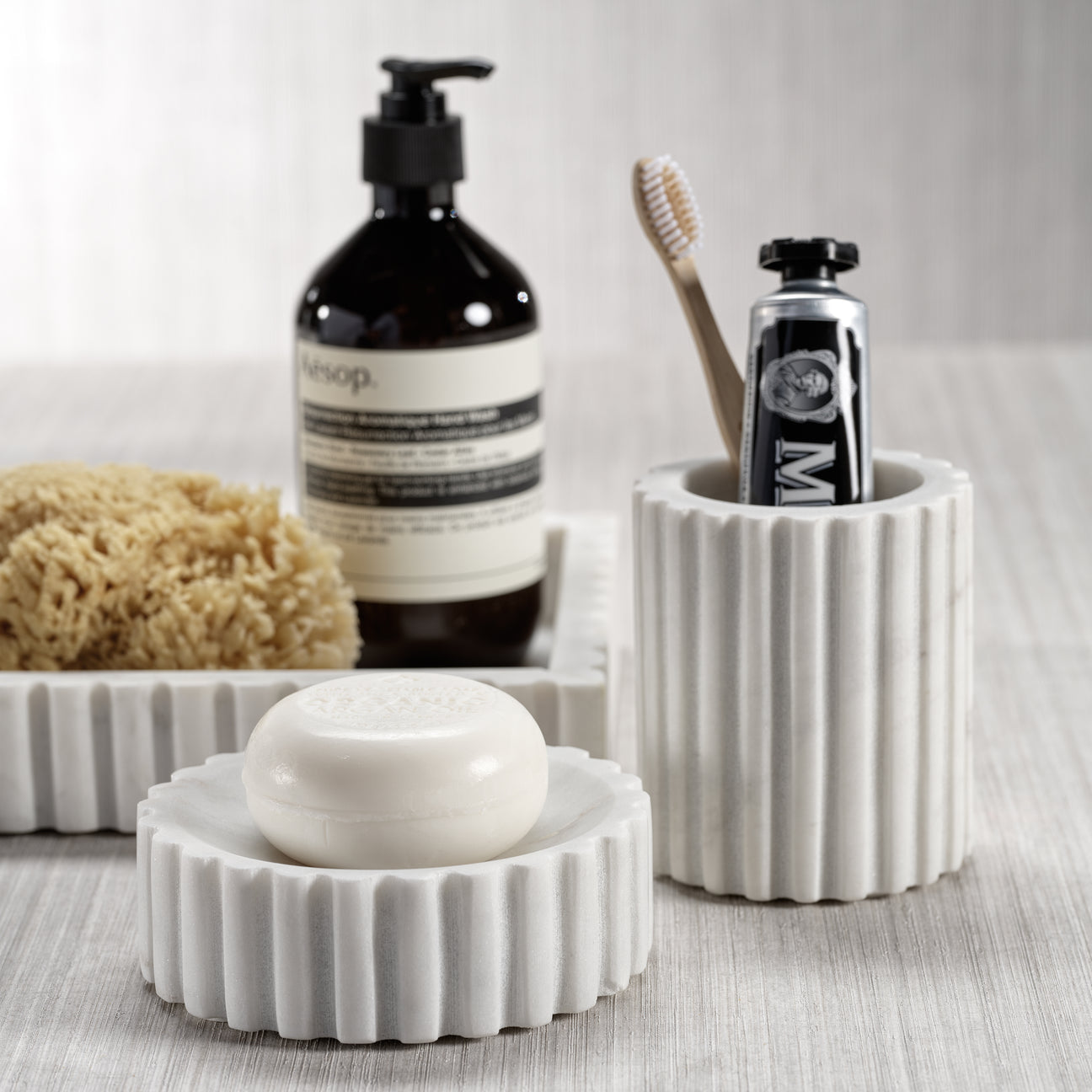 Fluted White Marble Bathroom Tumbler - Image 2